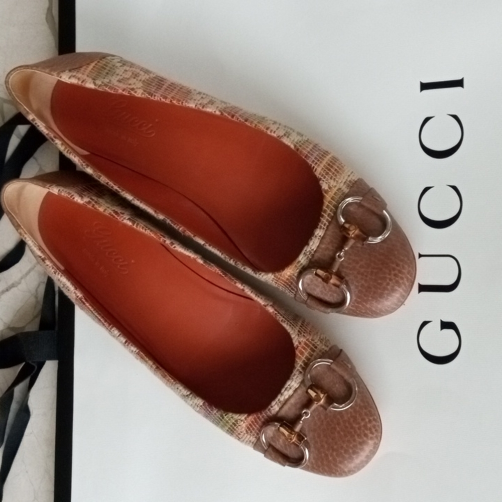 Gucci Round Toe Raffia Leather Horsebit Flats